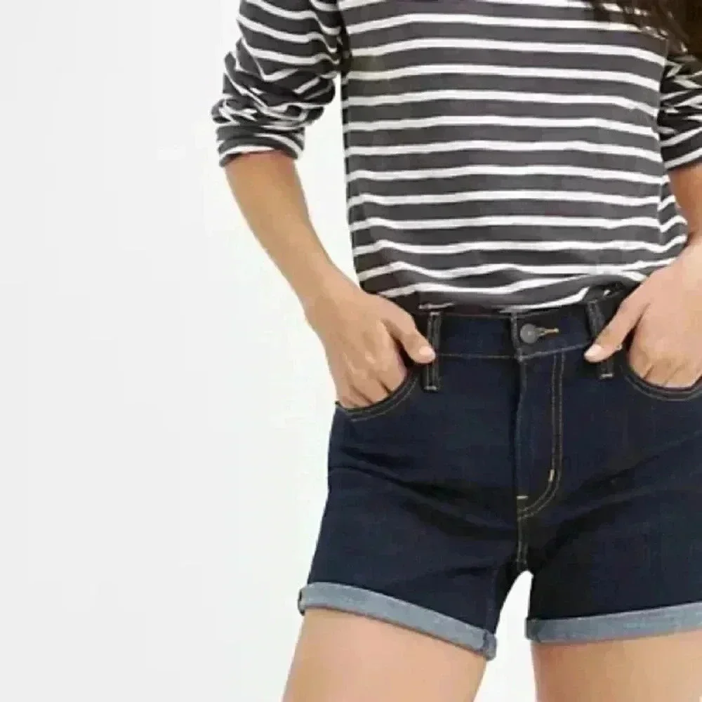 LEVI’S | Dark Wash Modern Fit Jean Shorts